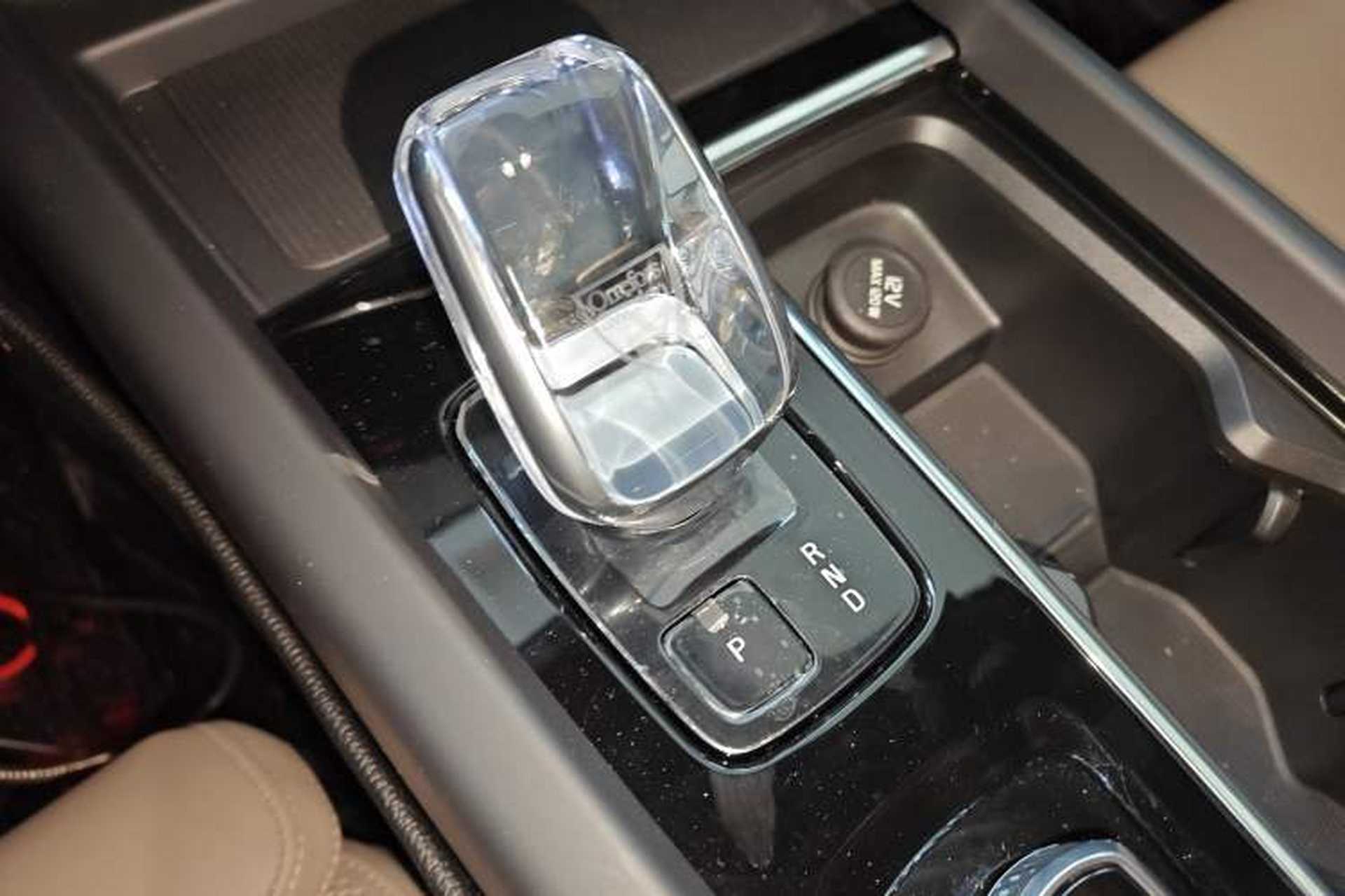 Used Volvo XC60 2026 B5 4x4 Smart Luxury Edition Gear Lever