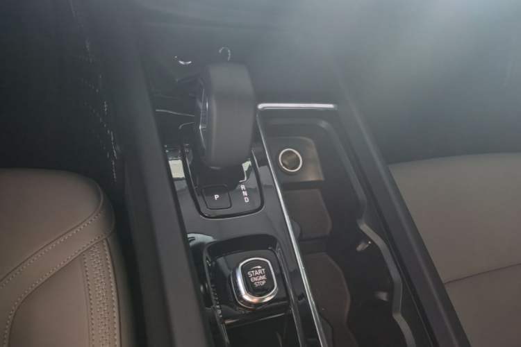 Used Volvo XC60 2026 B5 4x4 Smart Luxury Edition Gear Lever