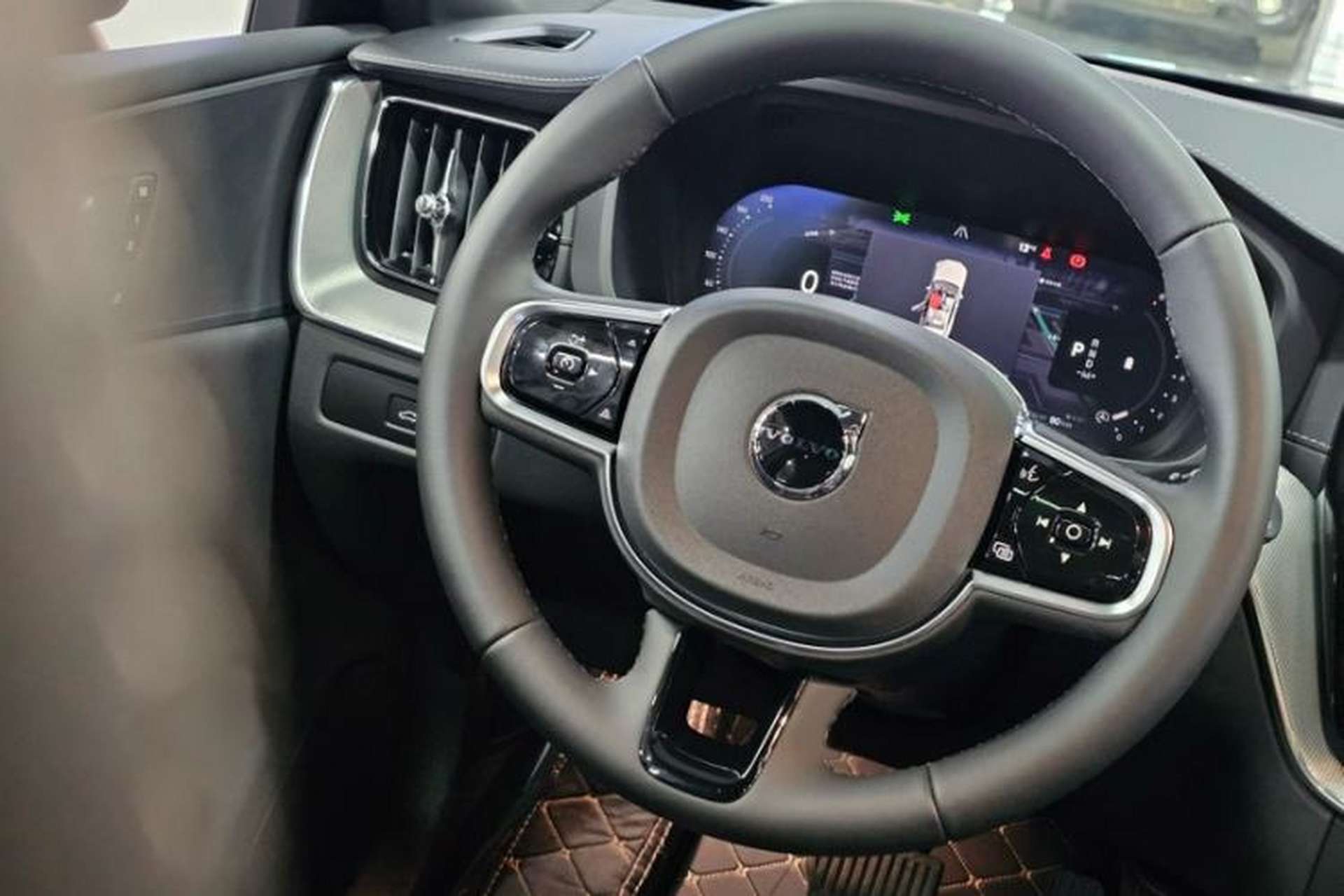 Used Volvo XC60 2026 B5 4x4 Smart Range Extreme Night Black Edition Interior 11