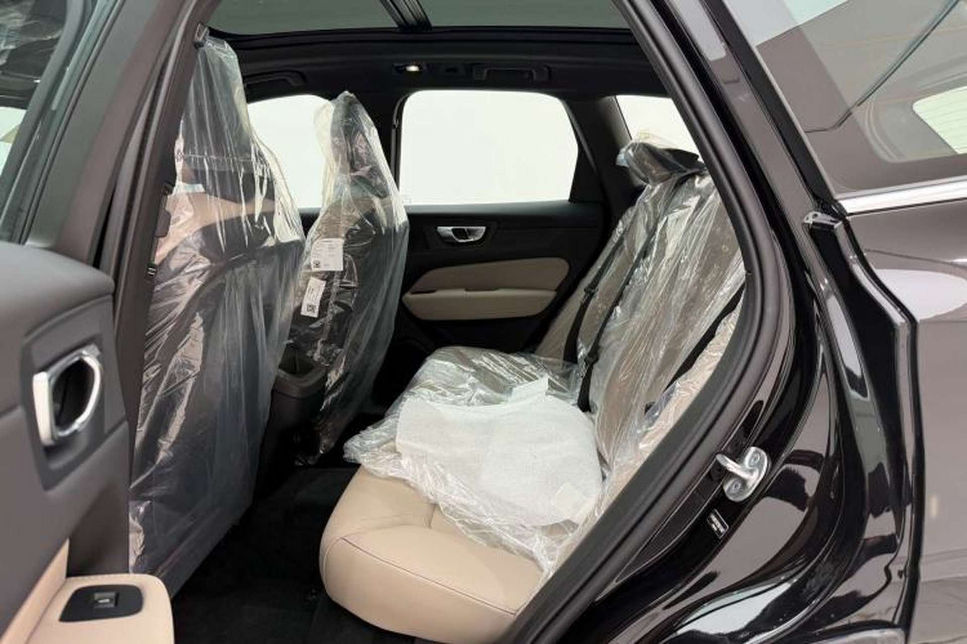 Used Volvo XC60 2026 B5 4x4 Smart Luxury Edition Interior 3