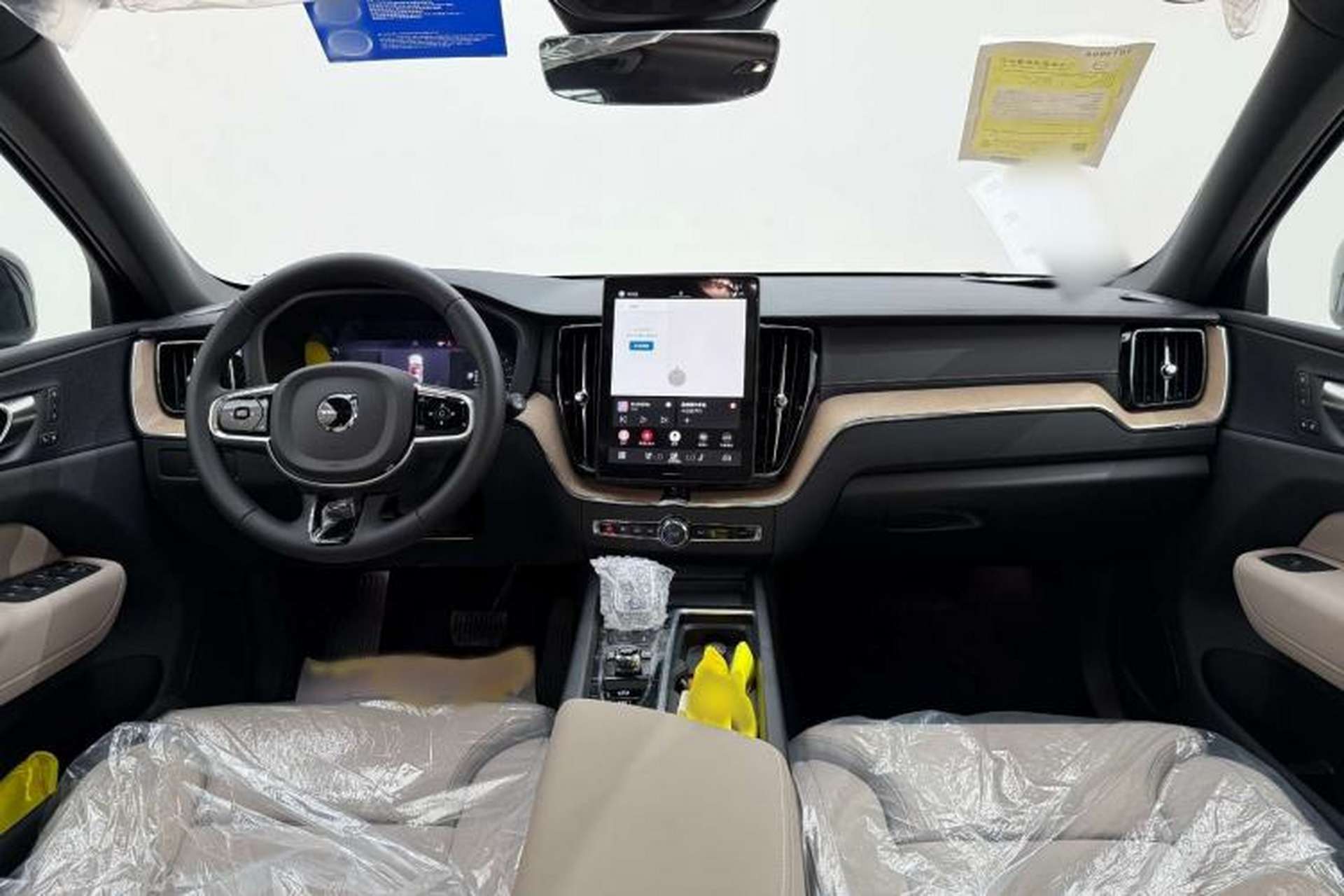 Used Volvo XC60 2026 B5 4x4 Smart Luxury Edition Interior 4