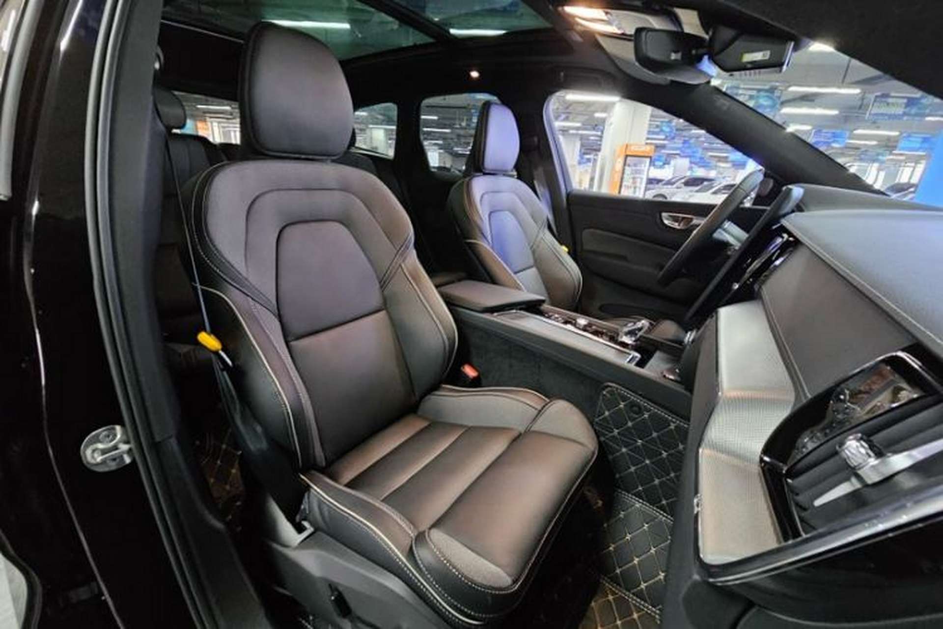 Used Volvo XC60 2026 B5 4x4 Smart Range Extreme Night Black Edition Interior 7