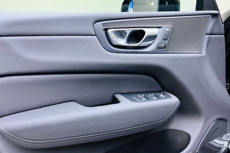 Used Volvo XC60 2026 B5 4x4 Smart Luxury Edition Interior 8
