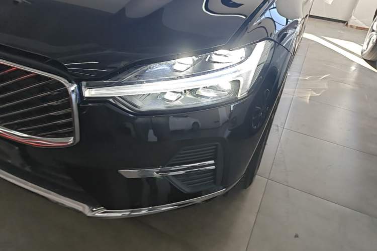 Used Volvo XC60 2026 B5 4x4 Smart Luxury Edition Left Front Headlight