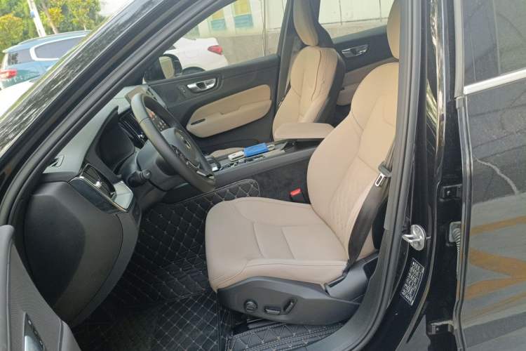 Used Volvo XC60 2026 B5 4x4 Smart Luxury Edition Left Front Seat