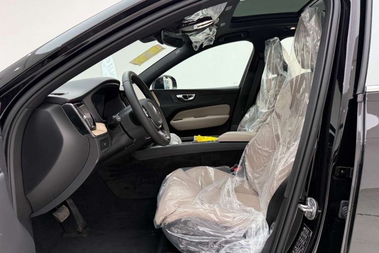 Used Volvo XC60 2026 B5 4x4 Smart Luxury Edition Left Front Seat