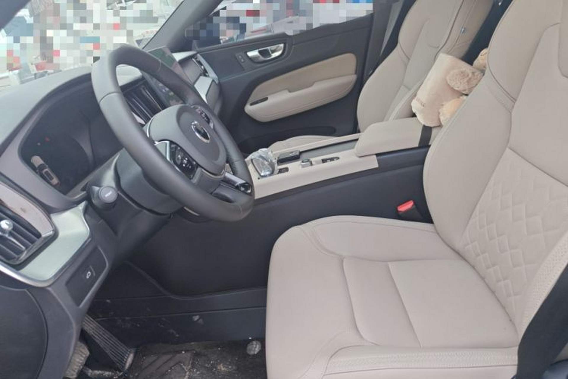 Used Volvo XC60 2026 B5 4x4 Smart Luxury Edition Left Front Seat