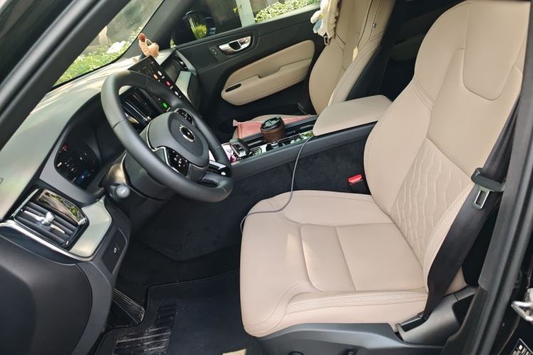Used Volvo XC60 2026 B5 4x4 Smart Luxury Edition Left Front Seat