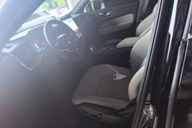 Used Volvo XC60 2026 B5 4x4 Smart Luxury Edition Left Front Seat