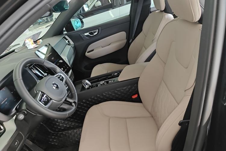 Used Volvo XC60 2026 B5 4x4 Smart Luxury Edition Left Front Seat