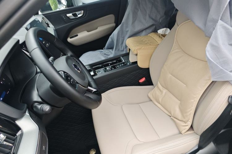Used Volvo XC60 2026 B5 4x4 Smart Luxury Edition Left Front Seat