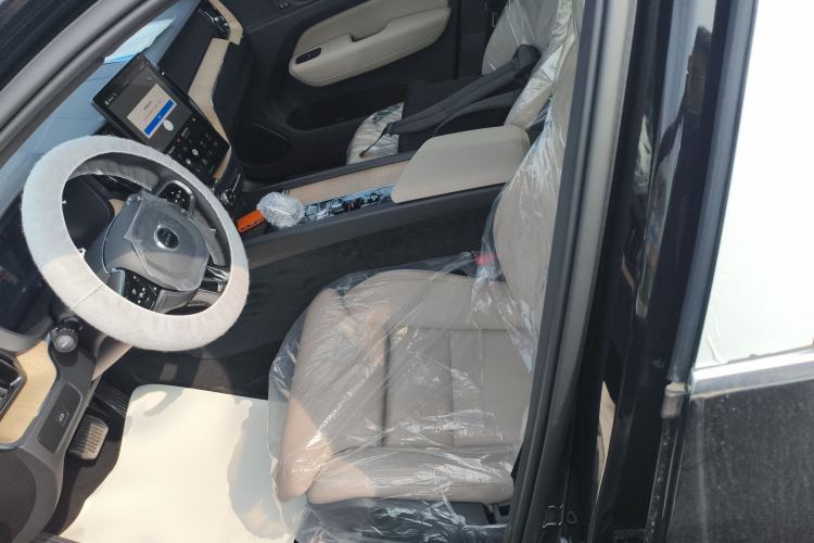 Used Volvo XC60 2026 B5 4x4 Smart Luxury Edition Left Front Seat