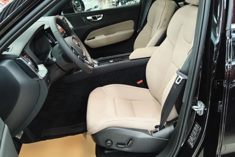 Used Volvo XC60 2026 B5 4x4 Smart Luxury Edition Left Front Seat