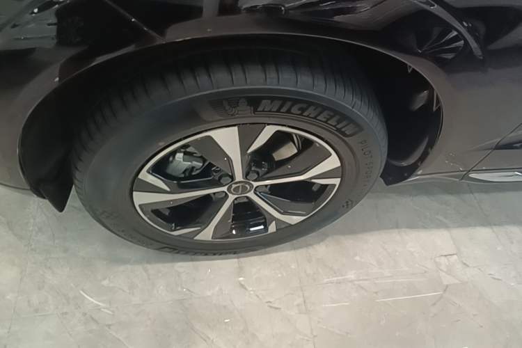 Used Volvo XC60 2026 B5 4x4 Smart Luxury Edition Left Front Wheel Hub