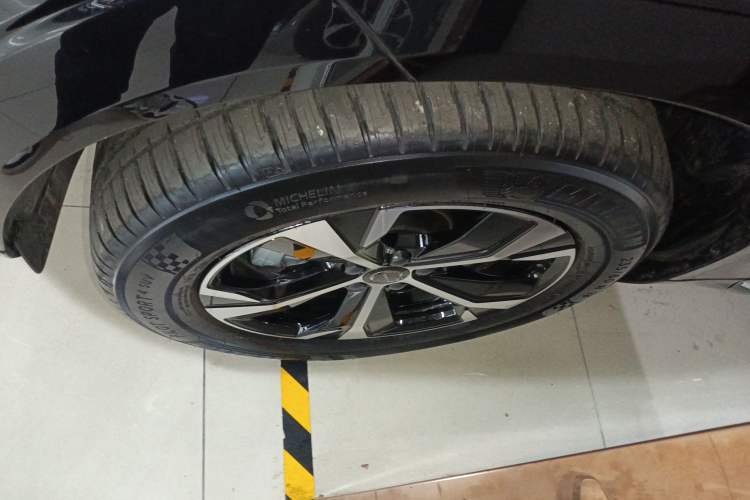 Used Volvo XC60 2026 B5 4x4 Smart Luxury Edition Left Front Wheel Hub