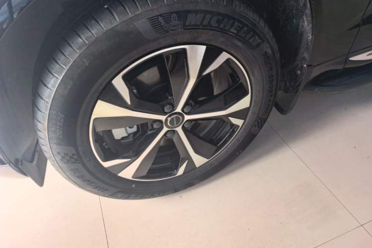Used Volvo XC60 2026 B5 4x4 Smart Luxury Edition Left Front Wheel Hub