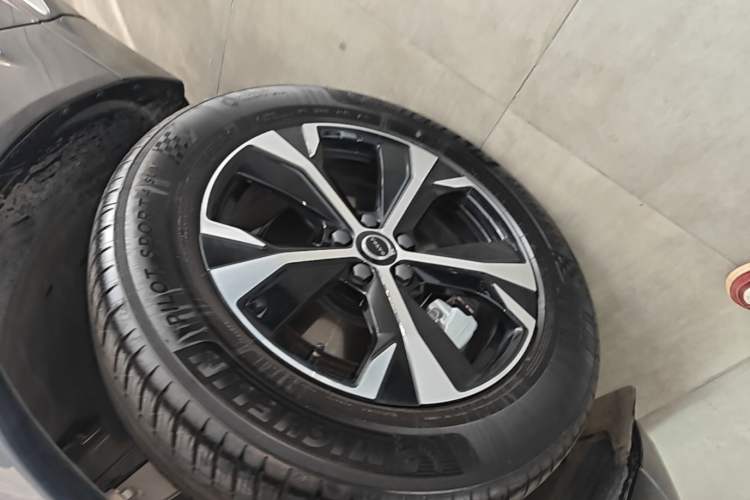Used Volvo XC60 2026 B5 4x4 Smart Luxury Edition Left Front Wheel Hub