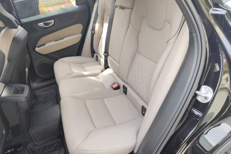 Used Volvo XC60 2026 B5 4x4 Smart Luxury Edition Left Rear Seat