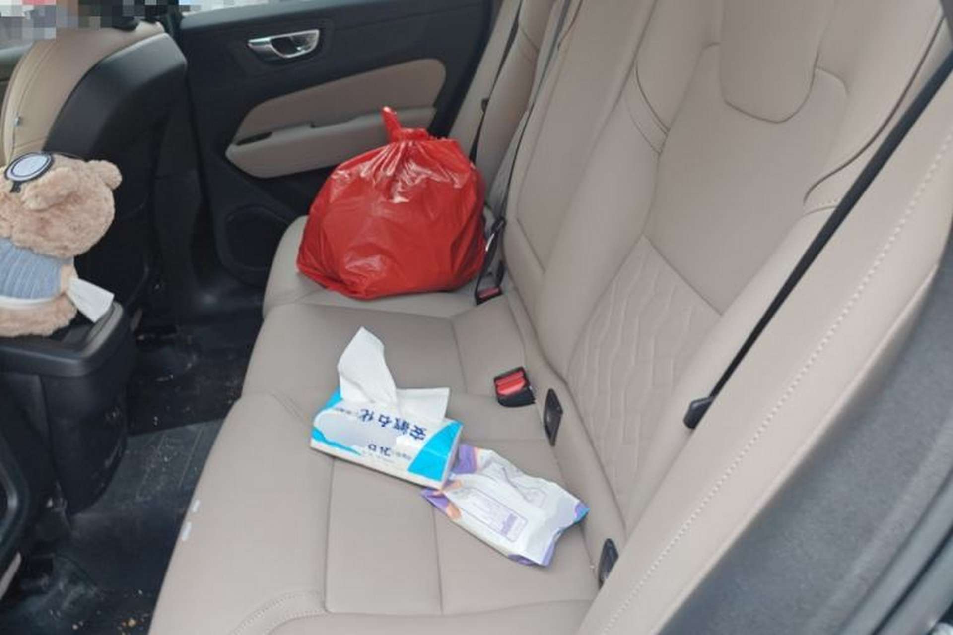 Used Volvo XC60 2026 B5 4x4 Smart Luxury Edition Left Rear Seat