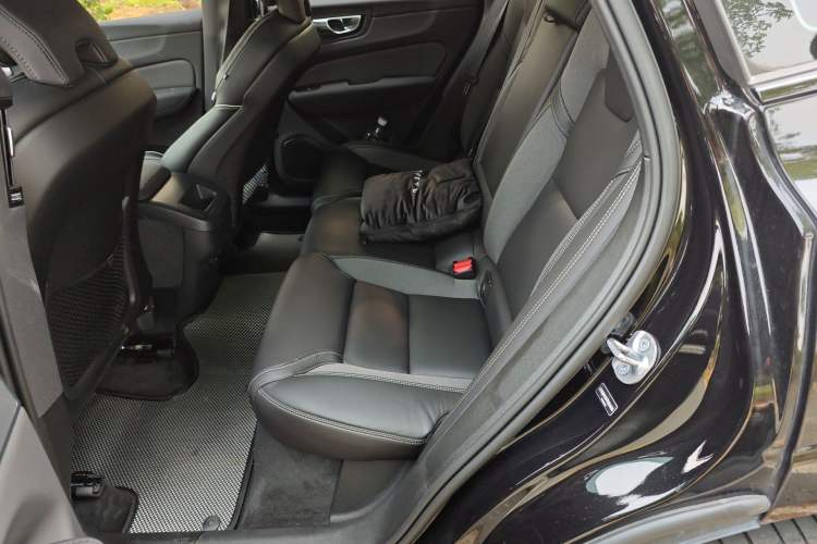 Used Volvo XC60 2026 B5 4x4 Smart Range Extreme Night Black Edition Left Rear Seat