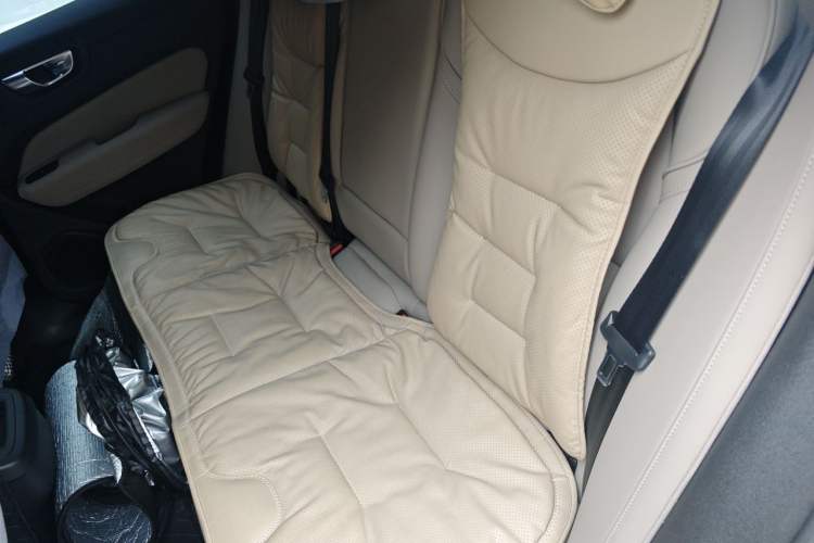Used Volvo XC60 2026 B5 4x4 Smart Luxury Edition Left Rear Seat