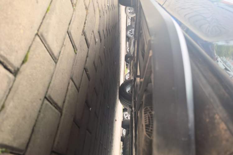Used Volvo XC60 2026 B5 4x4 Smart Luxury Edition Left Side Sill
