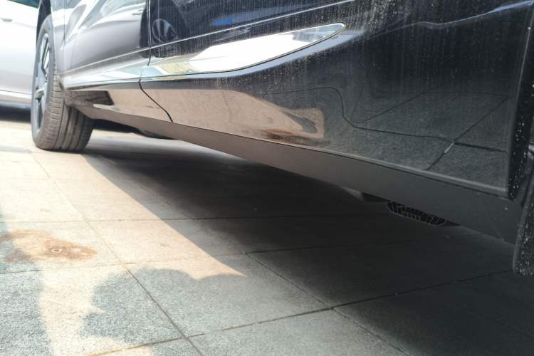 Used Volvo XC60 2026 B5 4x4 Smart Luxury Edition Left Side Sill