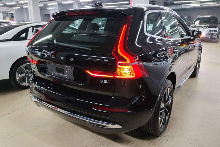 Used Volvo XC60 2026 B5 4x4 Smart Luxury Edition Rear Right 45 Deg
