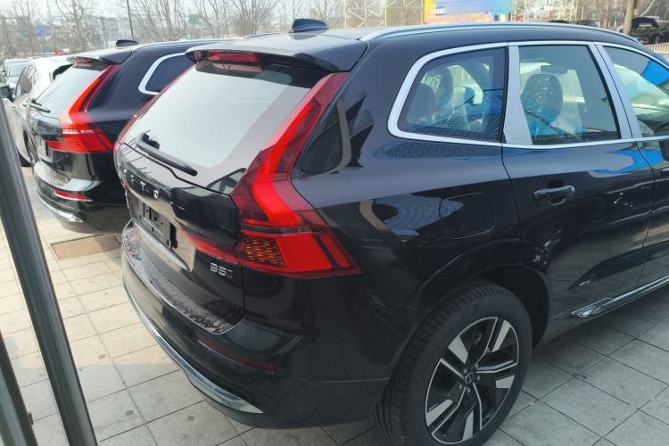 Used Volvo XC60 2026 B5 4x4 Smart Luxury Edition Rear Right 45 Deg