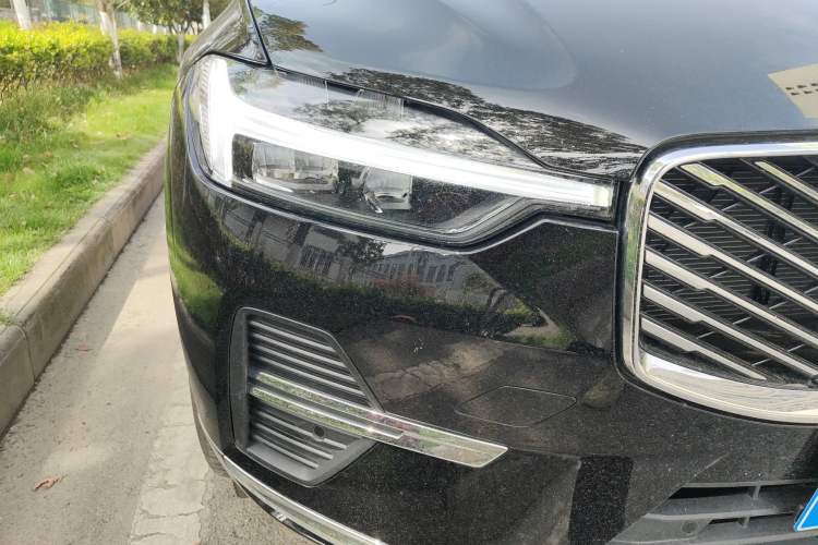 Used Volvo XC60 2026 B5 4x4 Smart Luxury Edition Right Front Headlight