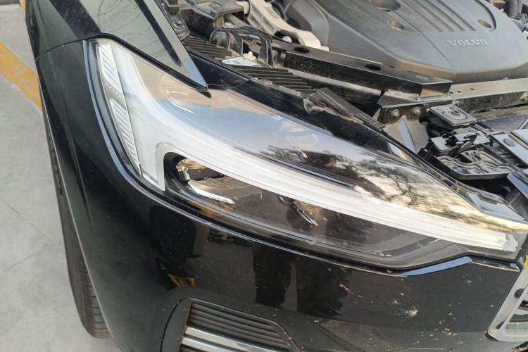 Used Volvo XC60 2026 B5 4x4 Smart Luxury Edition Right Front Headlight