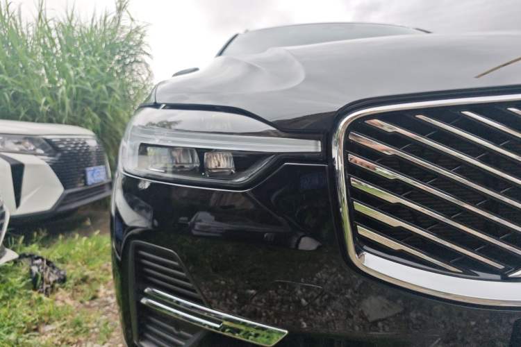 Used Volvo XC60 2026 B5 4x4 Smart Luxury Edition Right Front Headlight