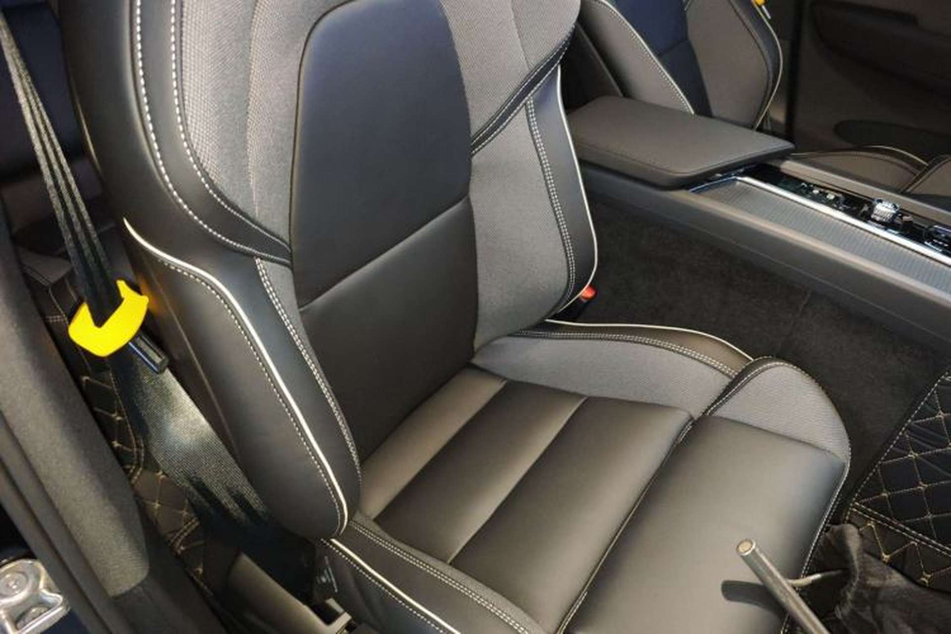 Used Volvo XC60 2026 B5 4x4 Smart Range Extreme Night Black Edition Right Front Seat