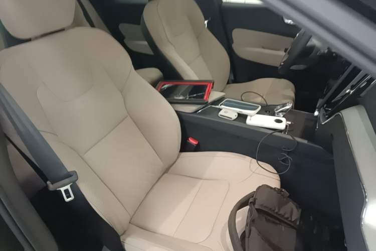 Used Volvo XC60 2026 B5 4x4 Smart Luxury Edition Right Front Seat