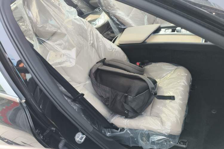 Used Volvo XC60 2026 B5 4x4 Smart Luxury Edition Right Front Seat