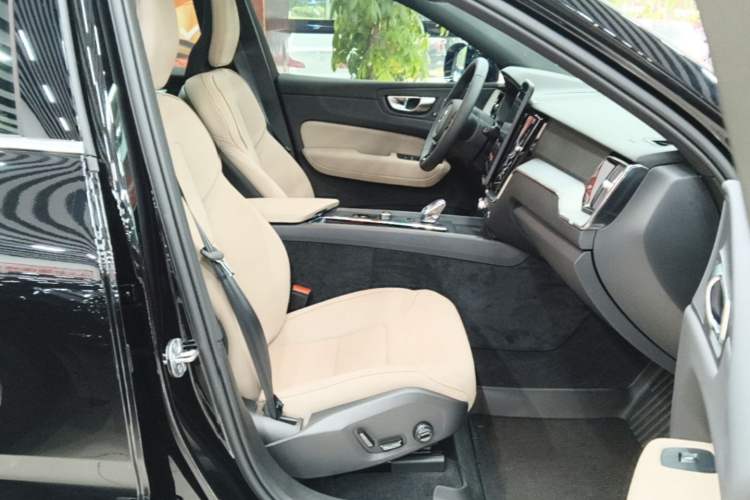 Used Volvo XC60 2026 B5 4x4 Smart Luxury Edition Right Front Seat