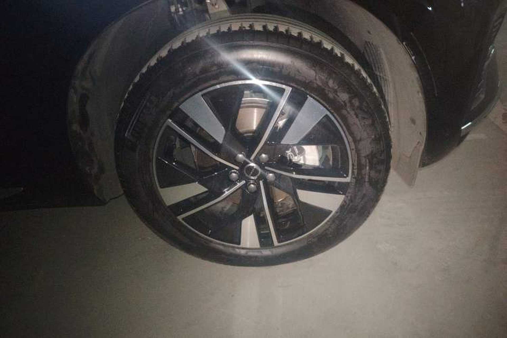 Used Volvo XC60 2026 B5 4x4 Smart Luxury Edition Right Front Wheel Hub