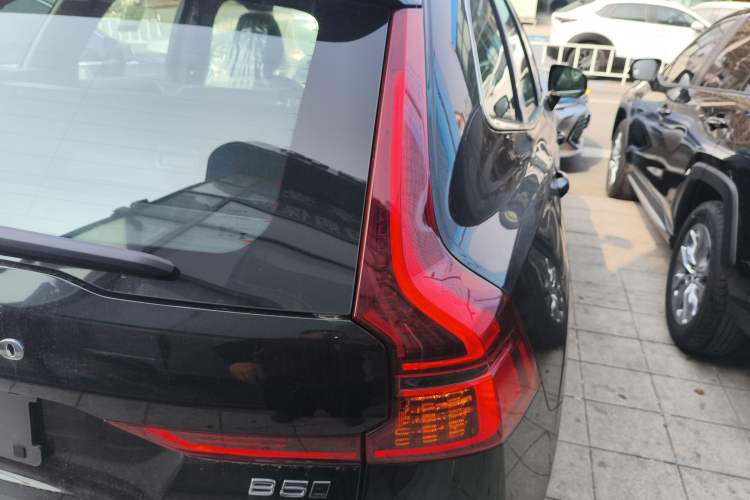 Used Volvo XC60 2026 B5 4x4 Smart Luxury Edition Right Rear Taillight