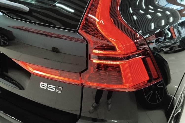 Used Volvo XC60 2026 B5 4x4 Smart Luxury Edition Right Rear Taillight