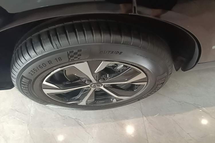 Used Volvo XC60 2026 B5 4x4 Smart Luxury Edition Right Rear Wheel Hub