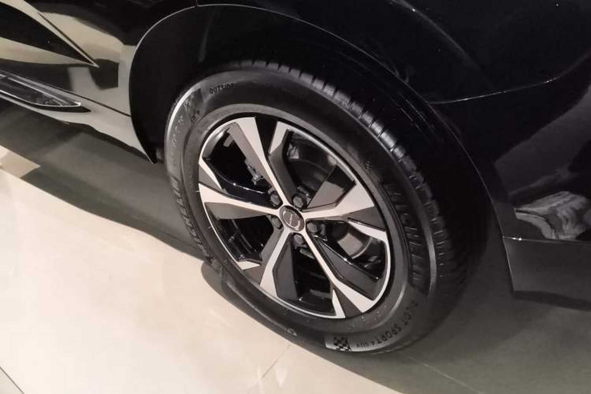 Used Volvo XC60 2026 B5 4x4 Smart Luxury Edition Right Rear Wheel Hub