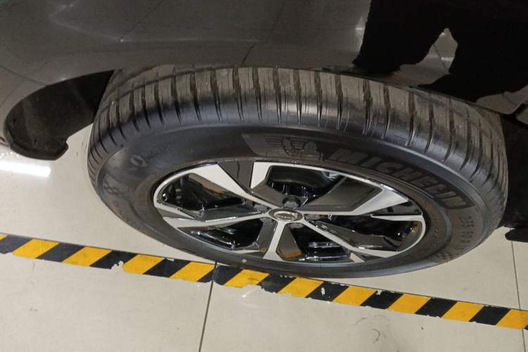 Used Volvo XC60 2026 B5 4x4 Smart Luxury Edition Right Rear Wheel Hub