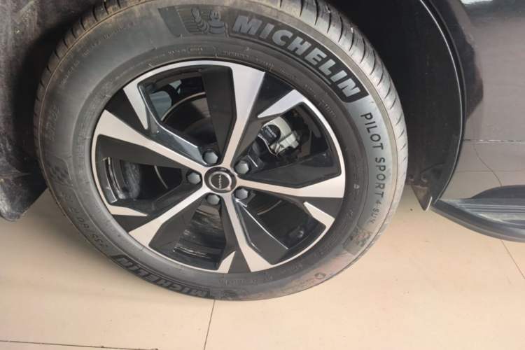 Used Volvo XC60 2026 B5 4x4 Smart Luxury Edition Right Rear Wheel Hub