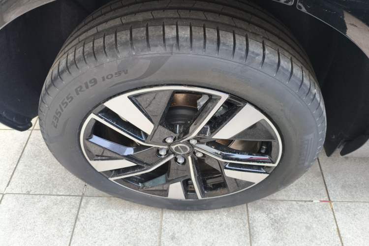 Used Volvo XC60 2026 B5 4x4 Smart Luxury Edition Right Rear Wheel Hub