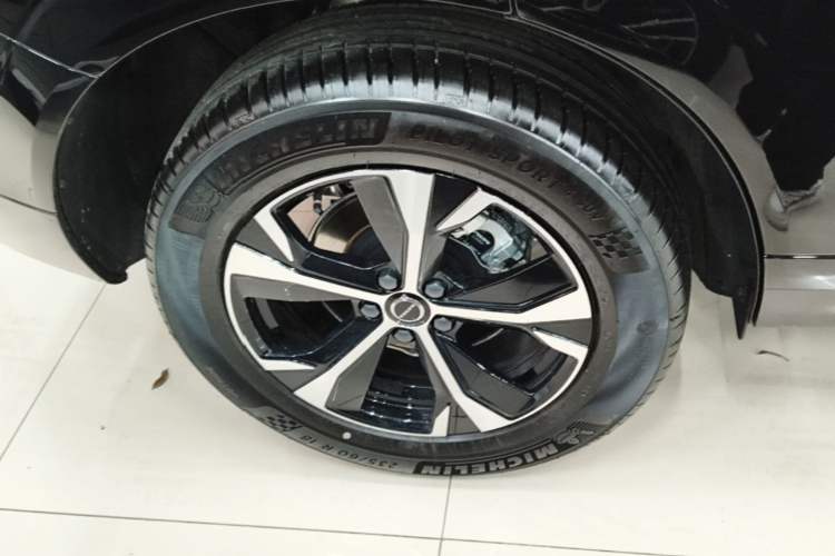 Used Volvo XC60 2026 B5 4x4 Smart Luxury Edition Right Rear Wheel Hub