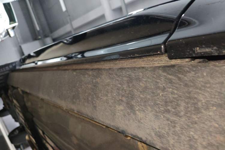 Used Volvo XC60 2026 B5 4x4 Smart Luxury Edition Right Side Sill