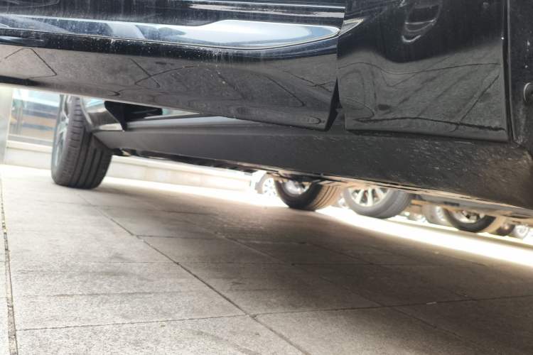 Used Volvo XC60 2026 B5 4x4 Smart Luxury Edition Right Side Sill