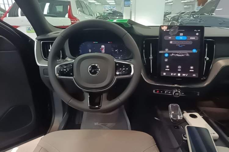 Used Volvo XC60 2026 B5 4x4 Smart Luxury Edition Steering Wheel
