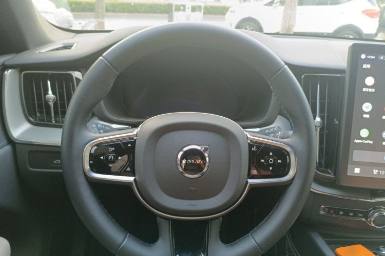 Used Volvo XC60 2026 B5 4x4 Smart Luxury Edition Steering Wheel