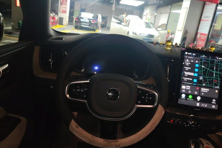 Used Volvo XC60 2026 B5 4x4 Smart Luxury Edition Steering Wheel